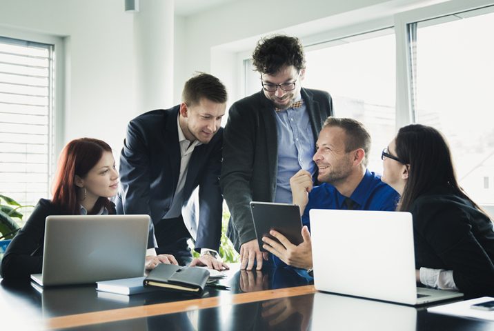 Modernizing-Workforce-Enablement-with-an-AI-powered-Knowledge-Assistant__358×240px_2x